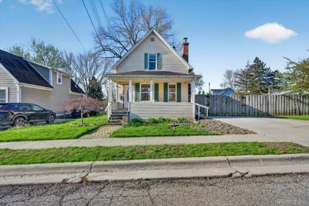 913 Cedar Street