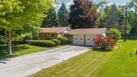 9144 Walnut Drive