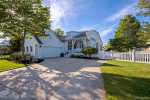 1415 FOUNTAIN VIEW Lane