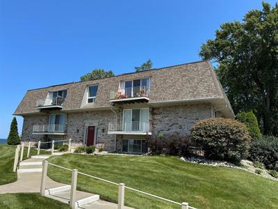 3610 Lakeshore Drive Unit C4