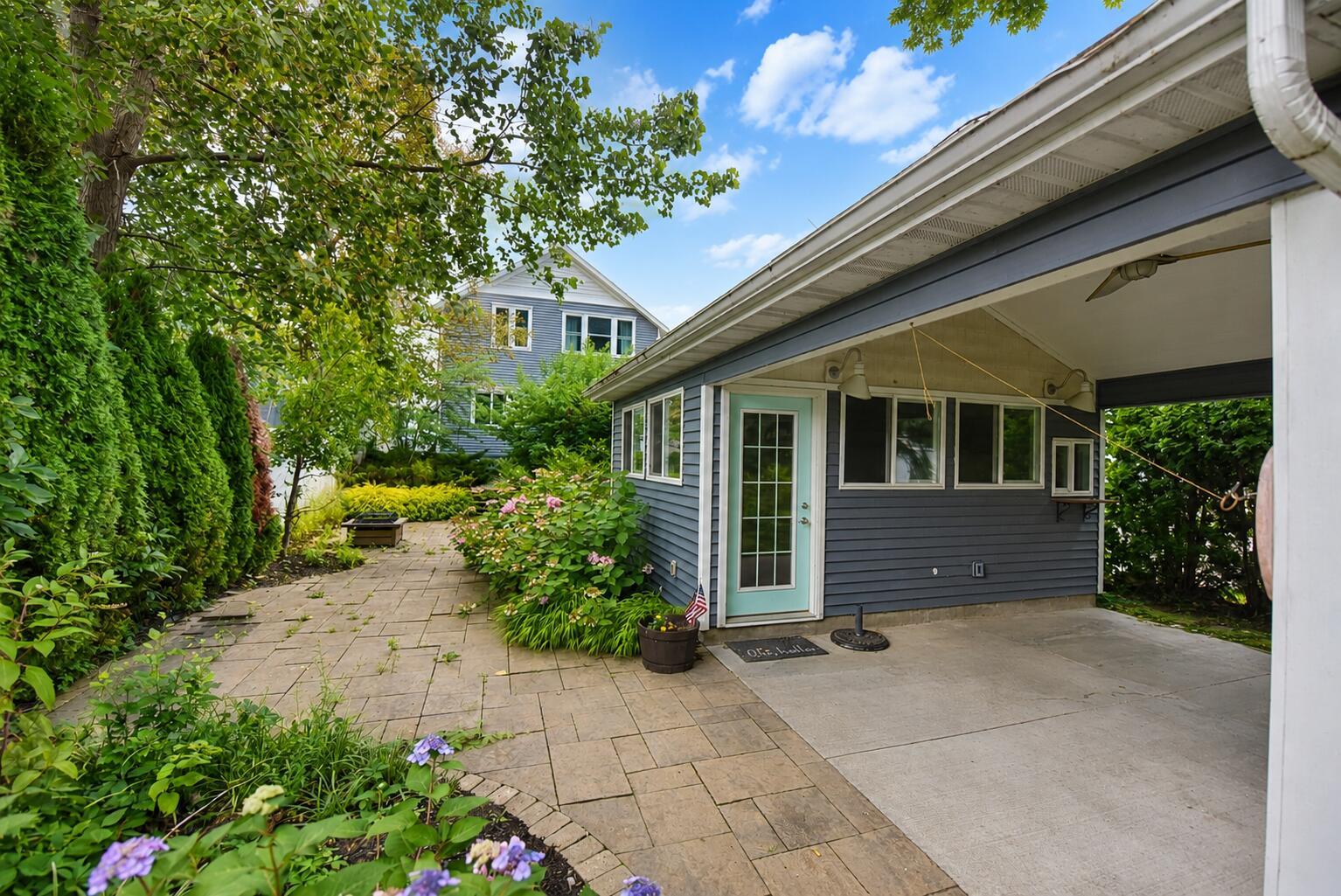 Image 3: 1012 Pearl St, St. Joseph, MI 49085