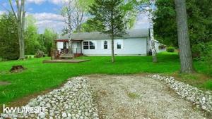 4735 Lakeshore Rd