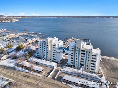 2964 Lakeshore Drive