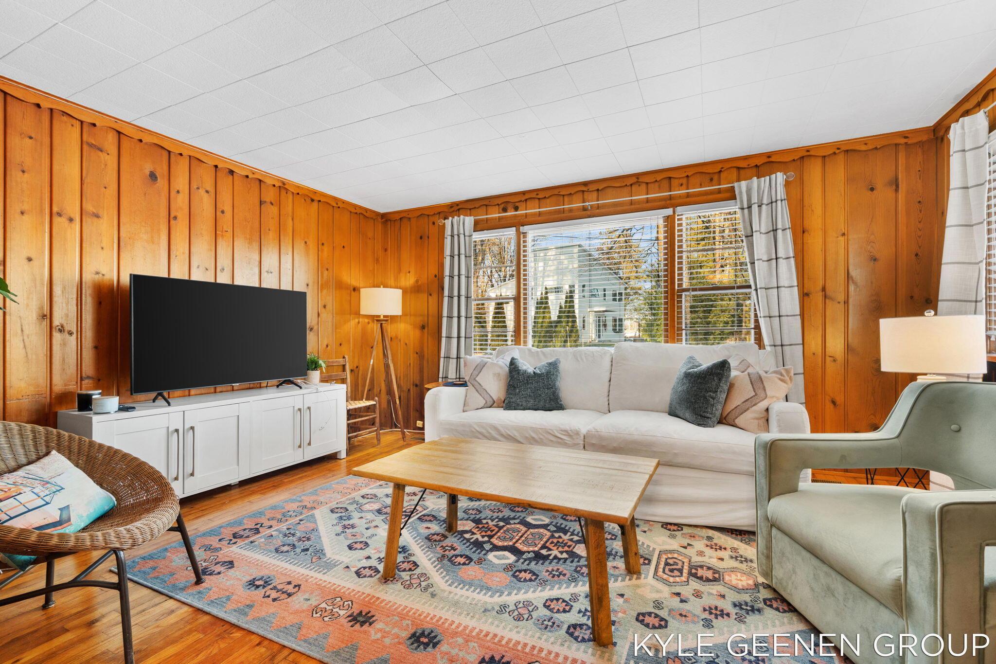 Image 2: 8-web-or-mls-08