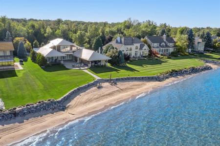 6140 Pine Lake Club