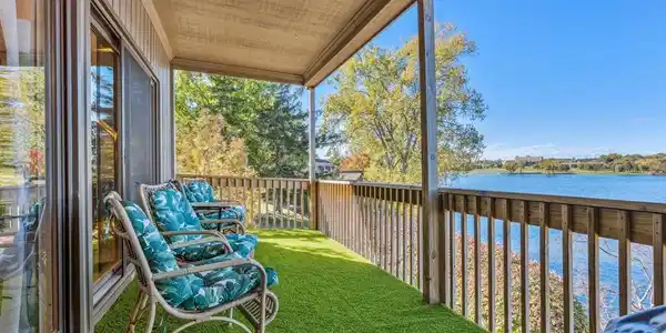 851 CLIFFS Drive