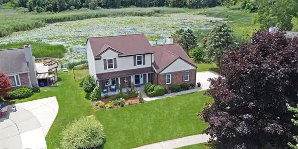 445 LAKES EDGE Drive