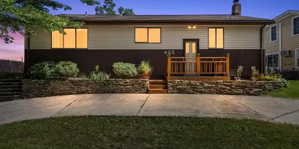 455 SHADY OAKS Street