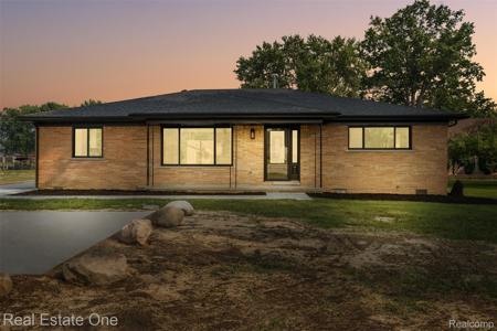 47900 Jefferson Avenue