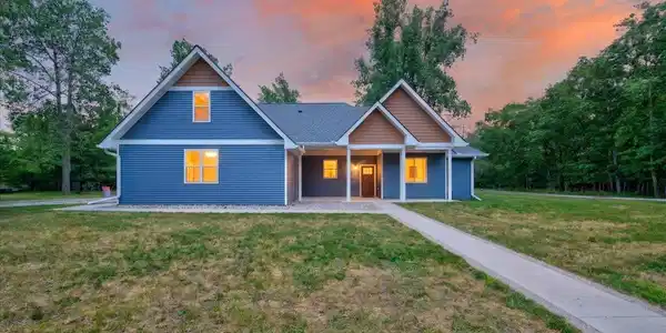 9790 N. Island View