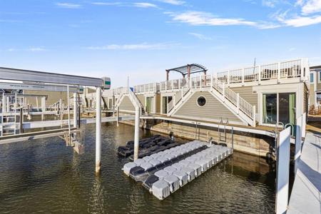 28-30 Harbor Isle Drive