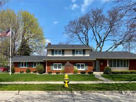 658 N ROSEDALE Court