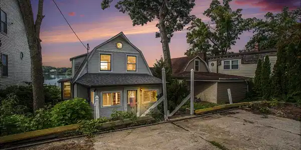 17 Waweenork Drive