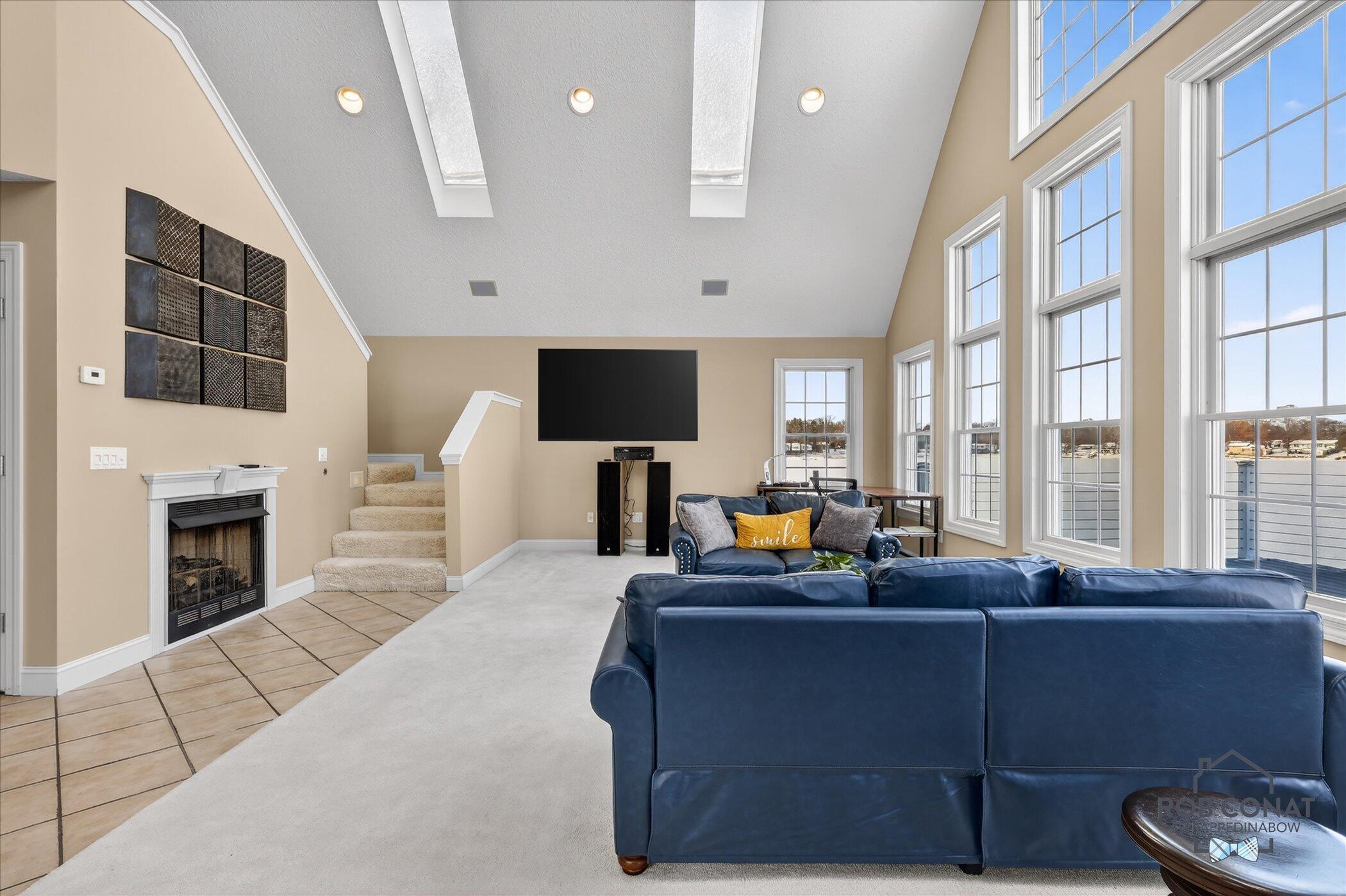 Image 4: 008-411-S-Rock-Lake-Dr-WindowStill