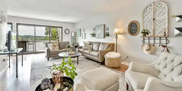 893 Cliffs Drive Unit 307