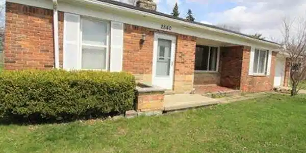 2540 W WALTON Boulevard