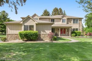 3240 RAVINEWOOD Drive