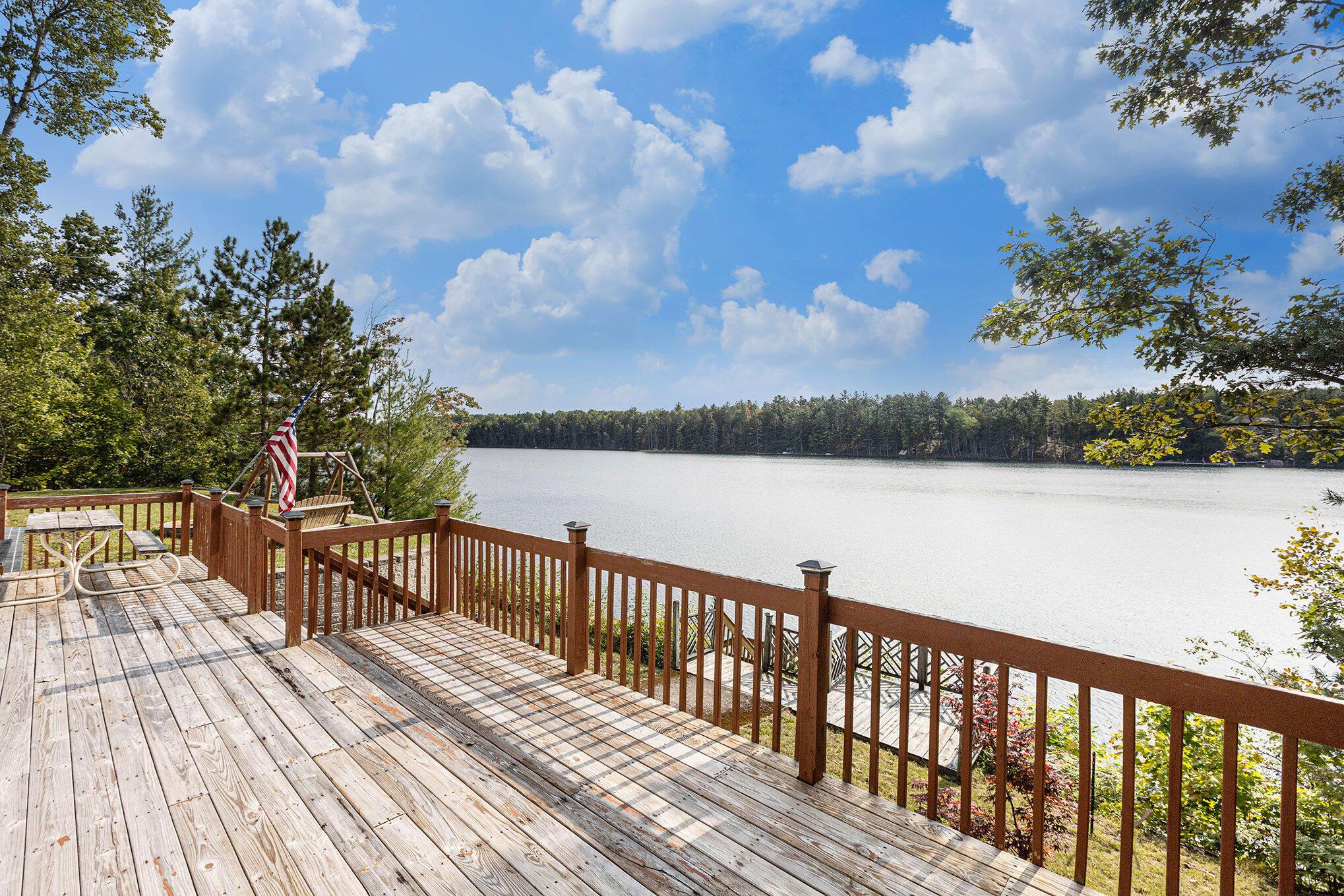 Image 4: Large deck