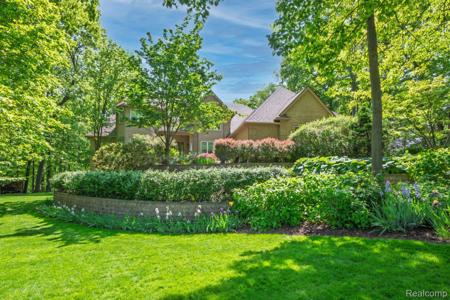 3587 Woodridge Drive