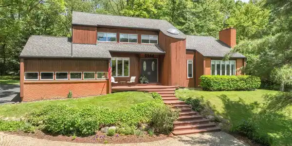 5944 WATERFORD HILL
