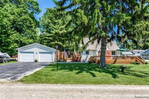 8536 Lakeview Drive