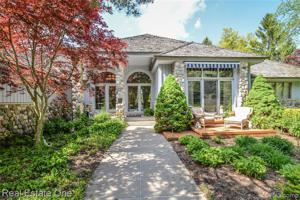 6208 RUE DU LAC