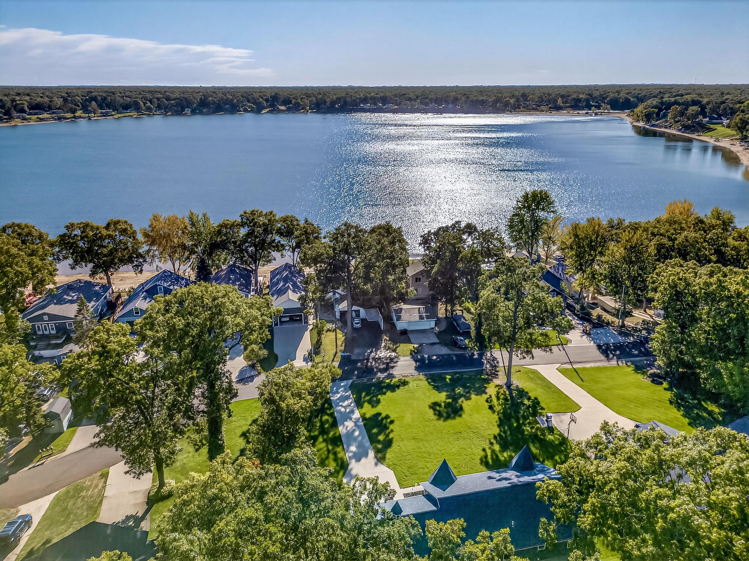 Image 3: Welcome to Wolf Lake