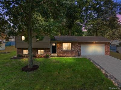 7955 HILLANDALE Drive