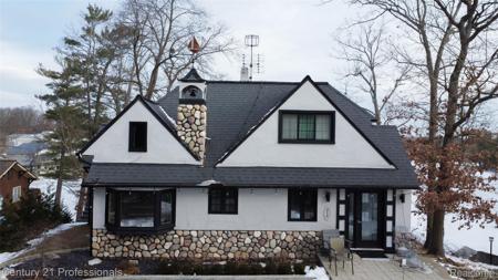 910 W Pine Tree Road