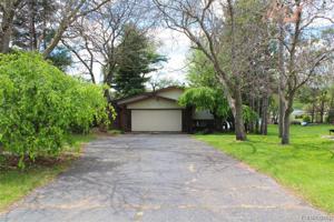 8250 WOODLAND SHORE Drive