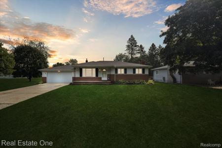 2436 Woodlawn Street