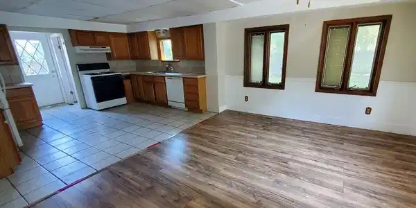 Image 2: kitchendining