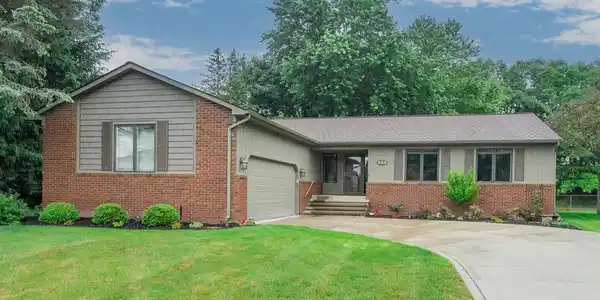 605 LAKES EDGE Drive