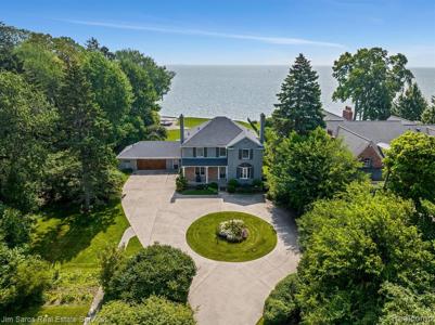 1040 Lake Shore