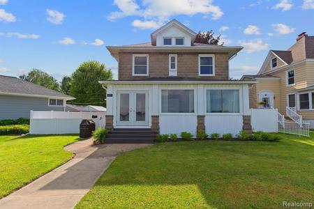489 N MAIN Street