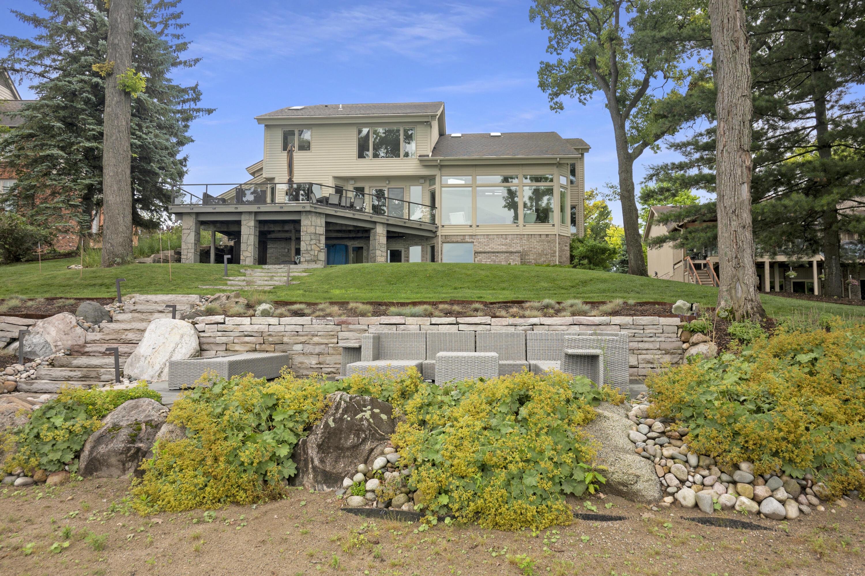 Image 3: 2380 Galaxy Way Lake Orion6186