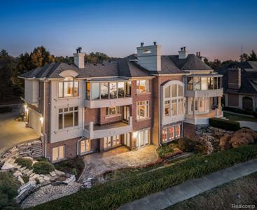 3856 VISTA Lane