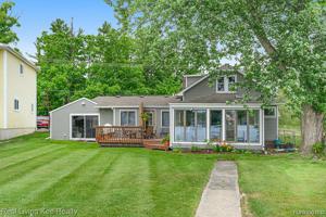 970 N LONG LAKE Boulevard
