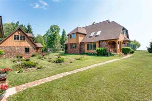 7106 N LAKESHORE