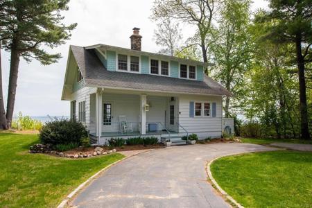 4121 Lakeshore