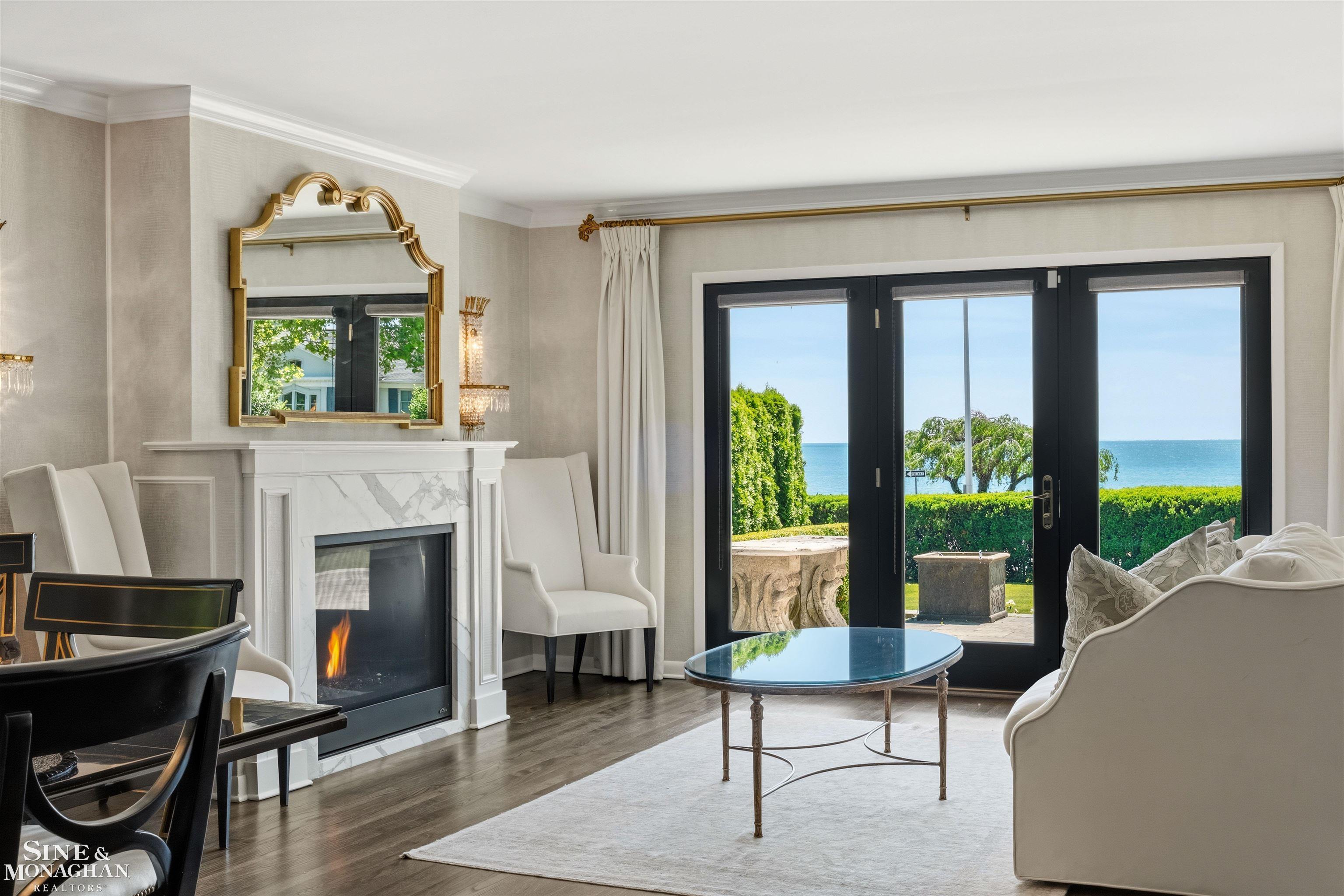 Image 3: Living Room