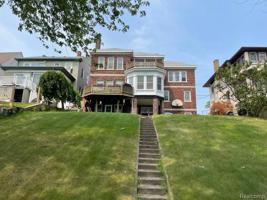 2424 MILITARY Street