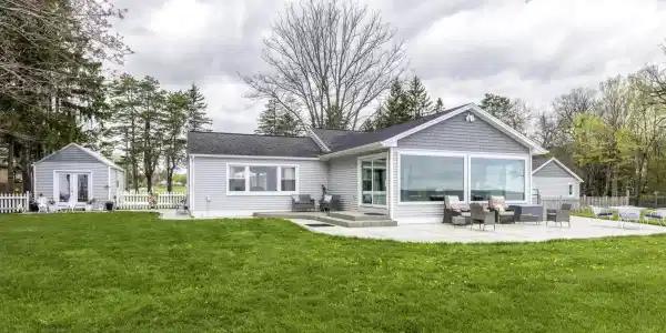 6655 Lakeshore Road