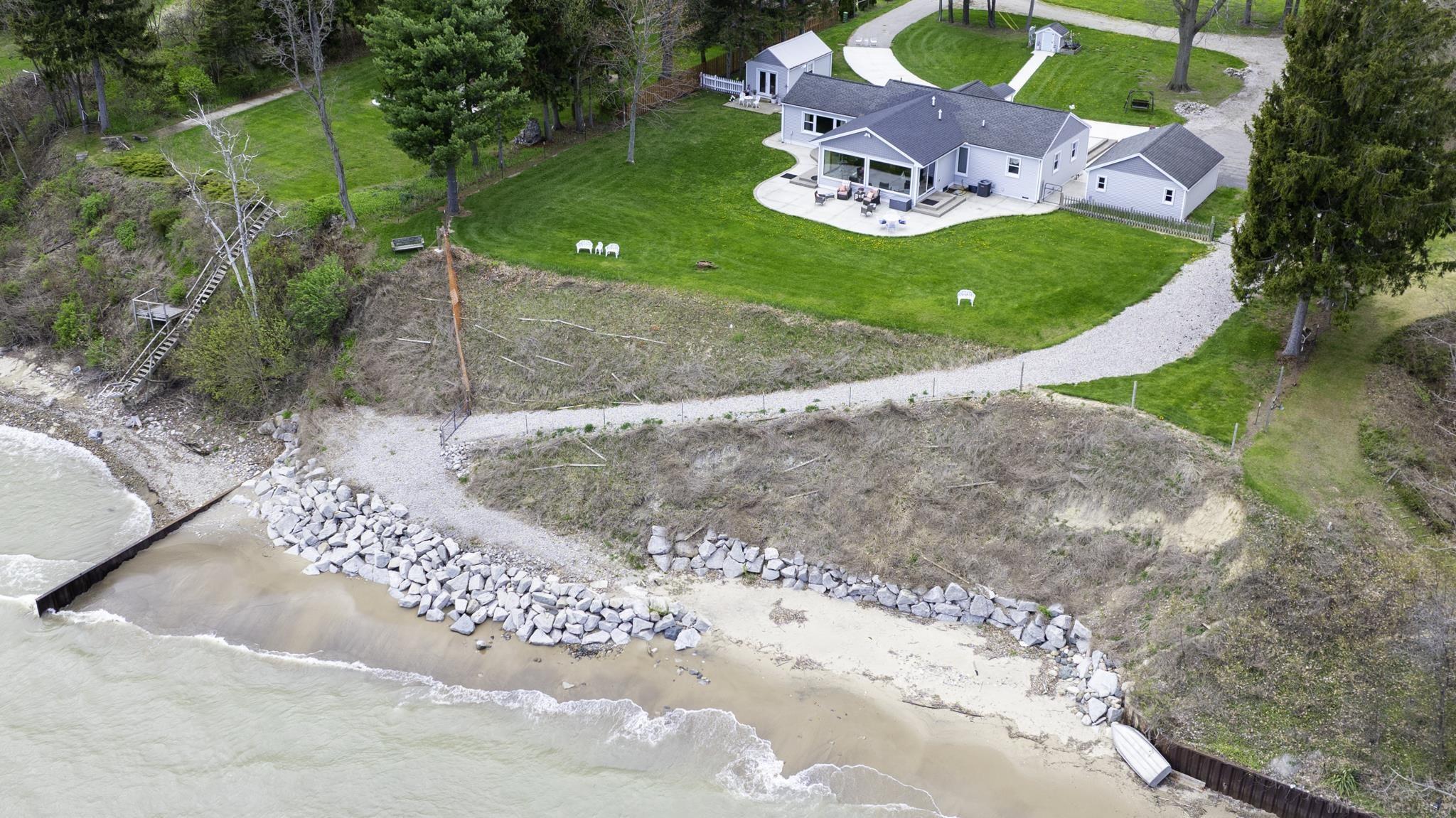 Image 4: Drive Access to Shore