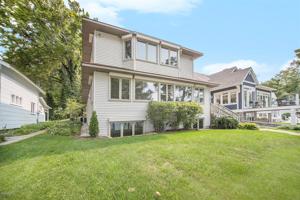 2435 Lakefront Drive