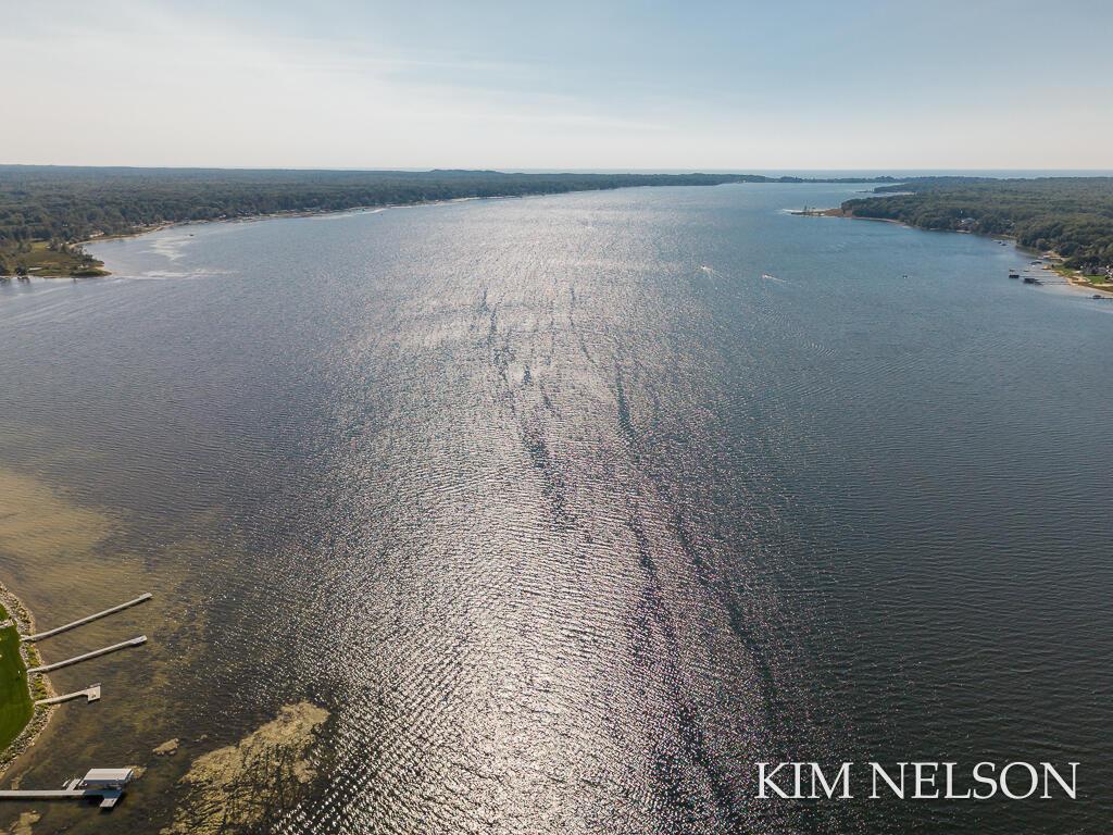 Image 4: 925S.Lake-24LoRes