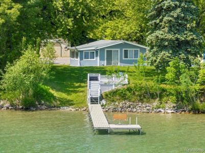 4037 N WEST TORCH LAKE Drive
