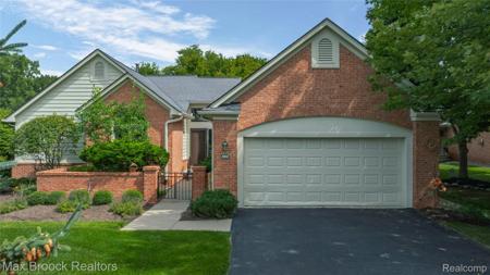 5015 Lake Vista Drive