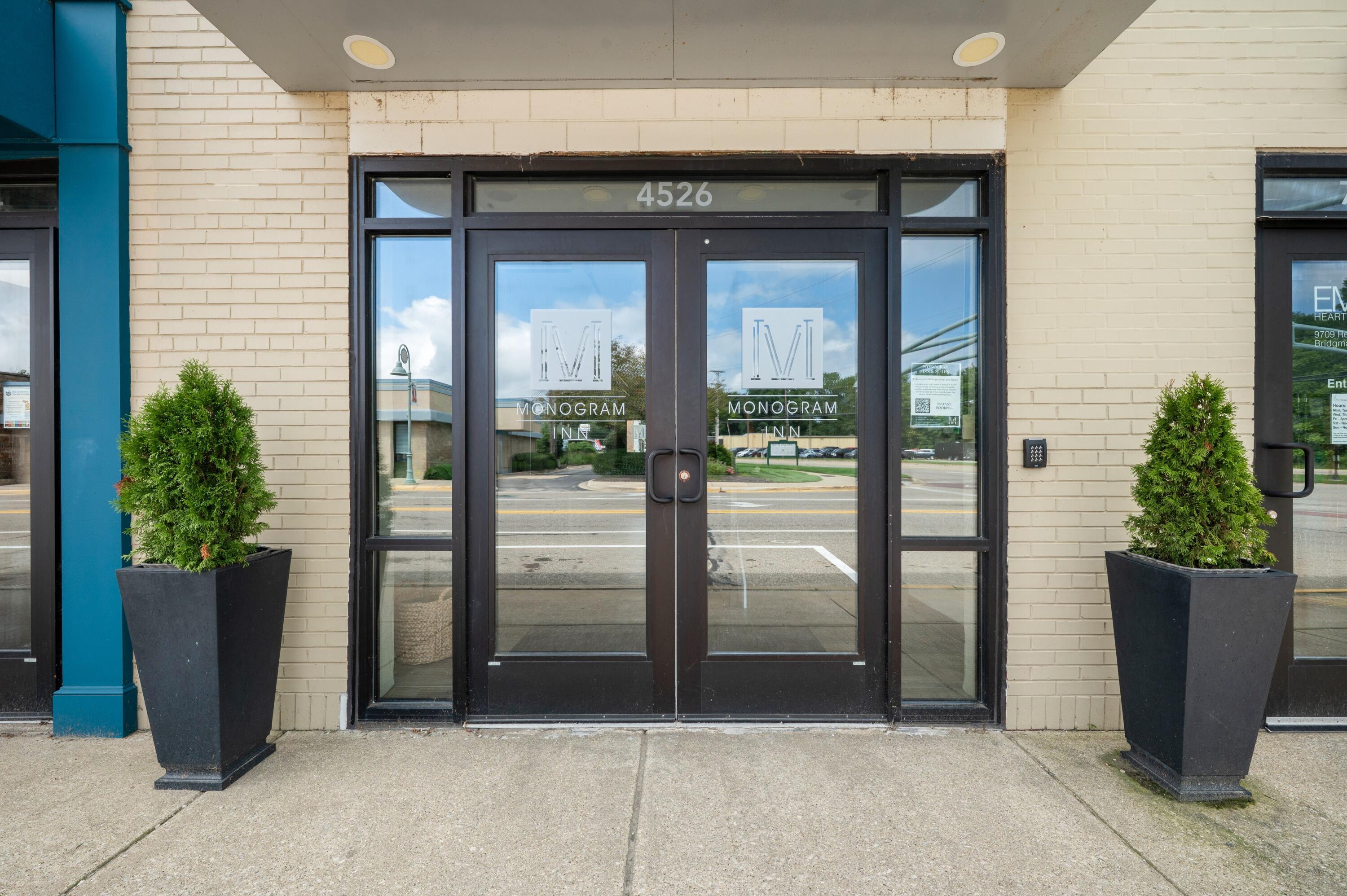 Image 2: Monogram 4-2