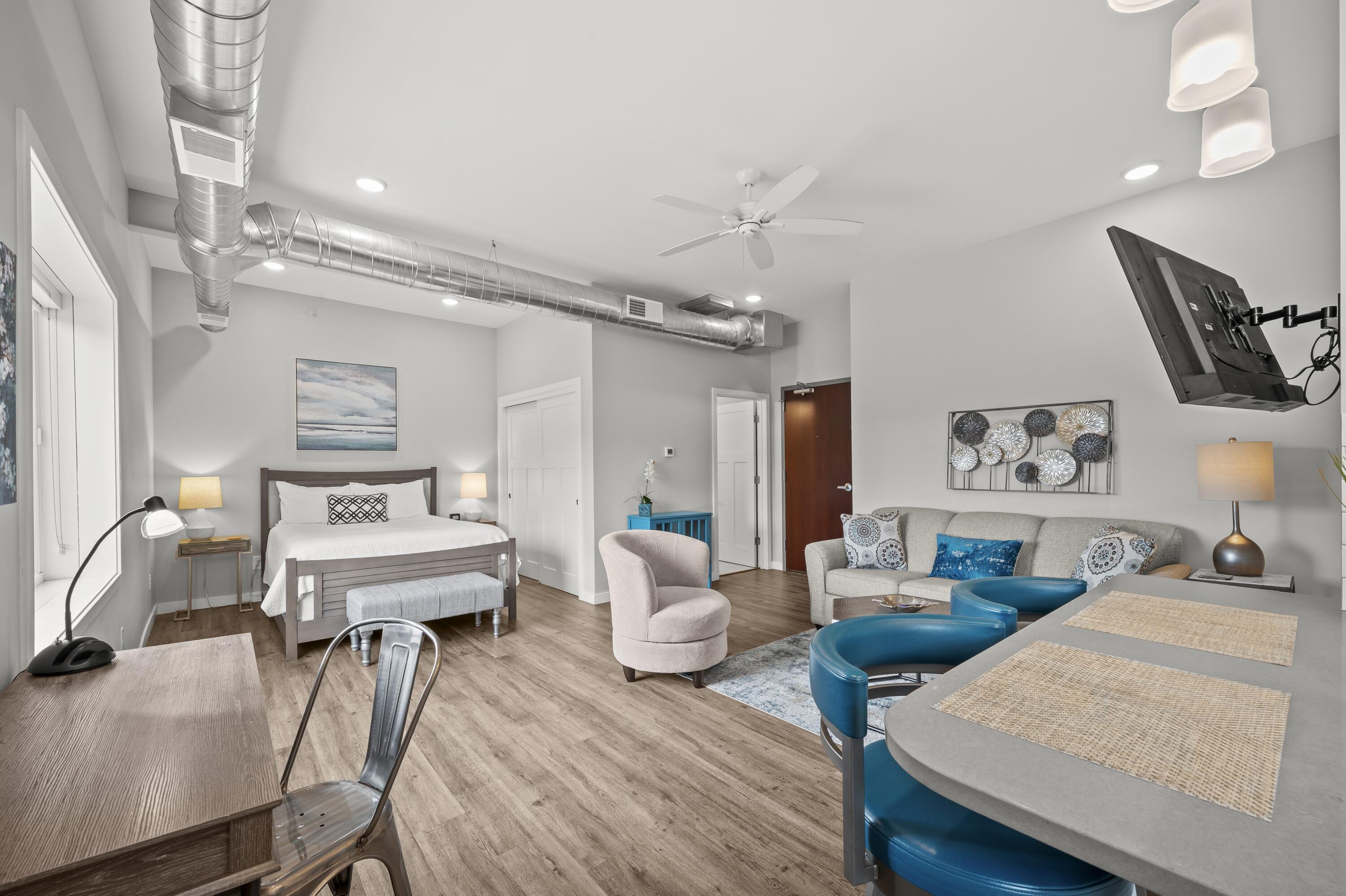 Image 4: Monogram 4-4